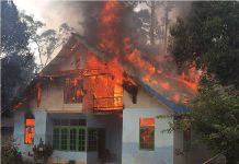 Jemur Padi, Liat Api di Atap Rumah