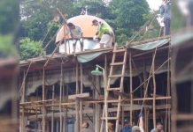 Warga Non Muslim pun Ikut Gotong-royong Bangun Surau