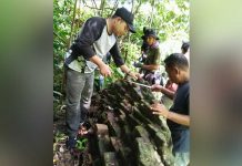 Batu Candi dan Batu Perahu Tersembunyi di Bukit Peramas