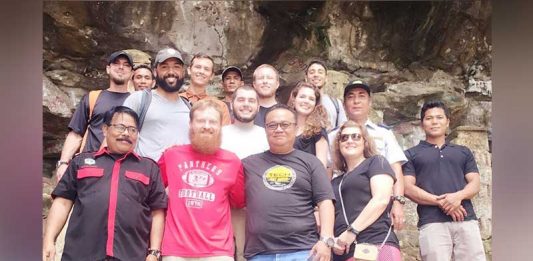 Bule California Happy di Sekadau karena Keramahan Masyarakatnya