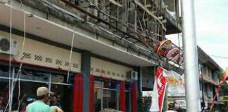 Kanopi CFC Ambruk, Ayam Goreng Tetap Jual