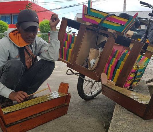 Dari Jawa Barat, Jualan Gamelan Mini