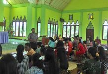Kapolsek Datangi Gereja dan Masjid