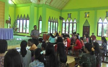 Kapolsek Datangi Gereja dan Masjid