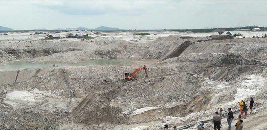Kawah di Bumi Sebalo akibat Tambang Ilegal