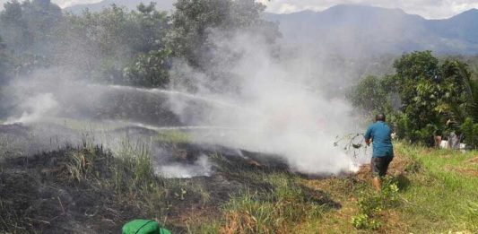 Sembahyang Kubur, Api Merambat ke Ilalang Kering