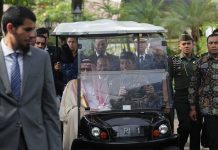 Salat di Istiqlal sebelum Dialog dengan Ormas Islam