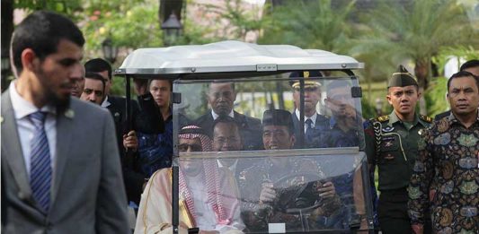 Salat di Istiqlal sebelum Dialog dengan Ormas Islam