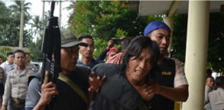 Tiba-tiba Ratusan Massa Menyerang Kantor Polisi