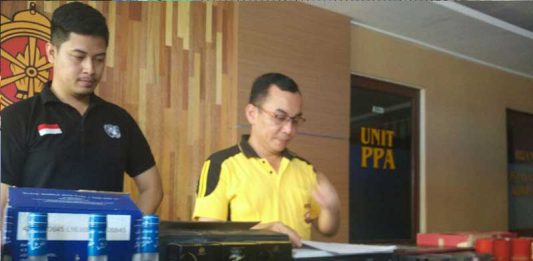 Belasan Ribu Botol Minol Diduga dari Malaysia Masuk Pontianak