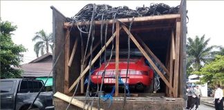 Truk Fuso Angkut Dua Unit Porsche