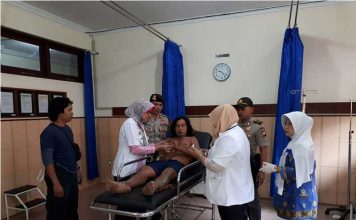 Kapolres Pimpin Pasukan Menangkap Orang Gila