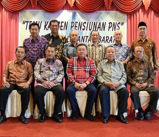 Romantisme Pensiunan PNS Bersama Gubernur Cornelis