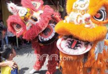 Tradisi Leluhur, Barongsai Blusukan ke Lorong Kampung