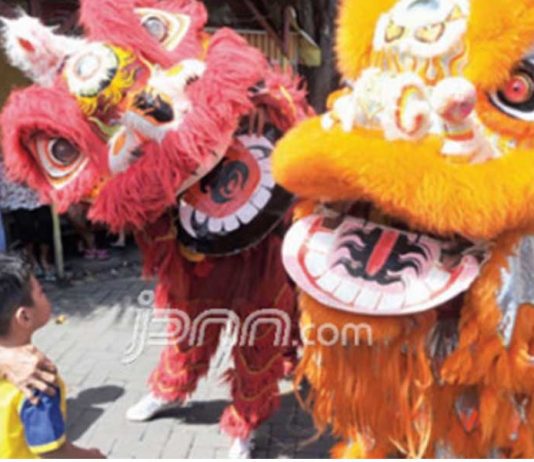 Tradisi Leluhur, Barongsai Blusukan ke Lorong Kampung