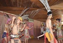 Disuguhi Tuak, Tamu yang Enggan Tidak Dipaksa untuk Meminumnya