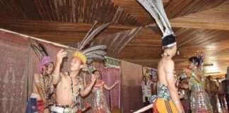 Disuguhi Tuak, Tamu yang Enggan Tidak Dipaksa untuk Meminumnya