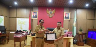 Harkonas: Cornelis Terima  Penghargaan Peduli Konsumen