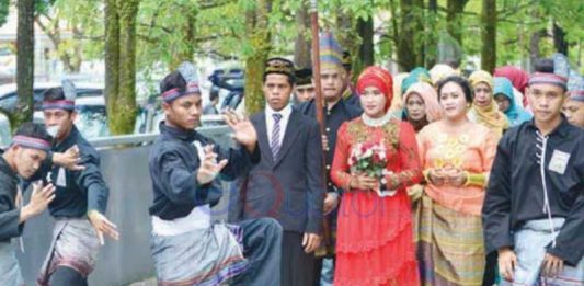 Nikahkan 255 Pasangan Buruh Migran Indonesia