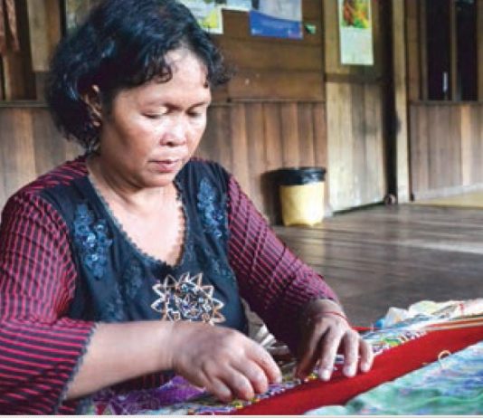 Cerita Keluarga Muslim Menyambut Ramadan di Rumah Panjai Dayak Iban