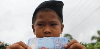 Sekolah Lintasi Perbatasan, Orangtua Bekali Ringgit