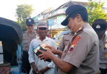 Operasi Dompet Ramadan Kapolsek Bagi-bagi Duit