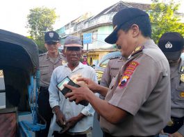 Operasi Dompet Ramadan Kapolsek Bagi-bagi Duit