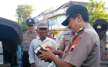 Operasi Dompet Ramadan Kapolsek Bagi-bagi Duit