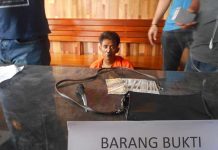 Ambil Uang di ATM Dua Wanita Ditusuk