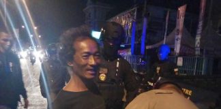 Ketawa Lihat Lawannya KO Bersimbah Darah