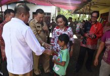 Ratusan Warga Padati Pasar Murah di Jelimpo