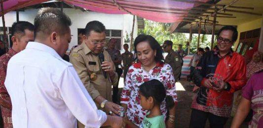 Ratusan Warga Padati Pasar Murah di Jelimpo