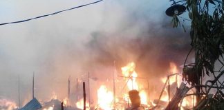 Berusaha Padamkan Api dengan Alat Seadanya, Enam Bangunan dan Sepeda Motor Tetap Terbakar