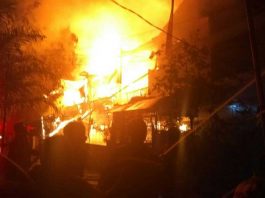 Deretan Rumah Dua Lantai Di Gang Perintis Dilahap Api