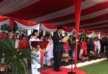 Ketua DPRD Kalbar Bacakan Teks Proklamasi