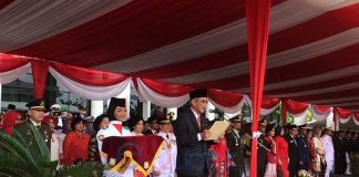 Ketua DPRD Kalbar Bacakan Teks Proklamasi