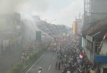 Toko Alat Musik Pyramid Terbakar