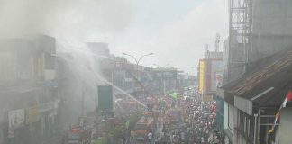 Toko Alat Musik Pyramid Terbakar