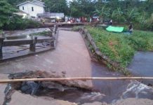 Jembatan Rasau Jaya-Sungai Bulan Ambruk, Aktivitas Lumpuh