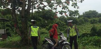 Tak Pakai Helm Standar, Ditilang