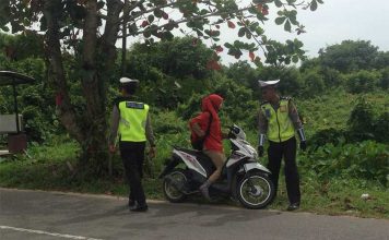 Tak Pakai Helm Standar, Ditilang