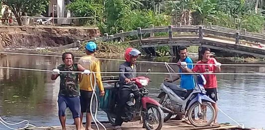 Jembatan Patok 50 Ambruk, Ini yang Dilakukan Bupati Rusman Ali