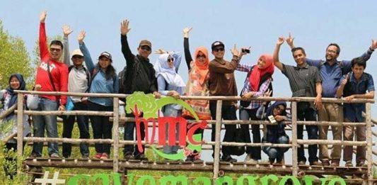 Wisata dan Edukasi Mangrove di Bumi Galaherang TANAM MANGROVE. Berbagai komunitas rutin melaksanakan aksi sosial dengan menanam mangrove di kawasan pesisir Kabupaten Mempawah