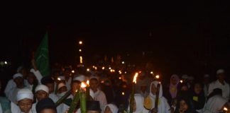 Mengajak Muda-Mudi Mengenal Syariat Islam Ratusan anak yatim melakukan Pawai Taaruf di Jalan 28 Oktober, Siantan Hulu, Pontianak Utara