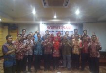 Dinkes Kalbar Kembali Sosialisasikan 3M Foto bersama usai Sosialisasi Gerakan 1 Rumah 1 Jumantik (G1R1J) oleh Dinkes Kalbar di Hotel Kini Pontianak