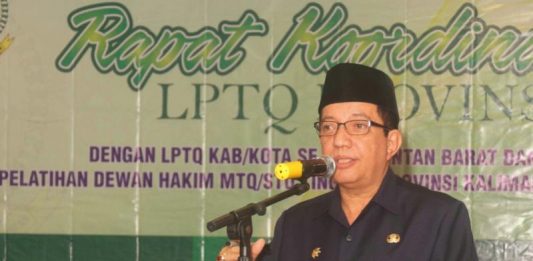 Tingkatkan Prestasi MTQ dan STQ Kalbar M. Zeet Hamdy Assovie menyampaikan sambutan pada acara pembukaan Rakor LPTQ