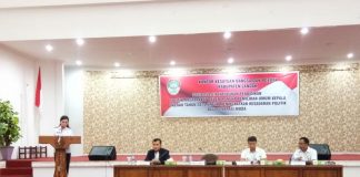 Politik itu Seni Merebut Kekuasaan Bupati Landak, Karolin Margret Natasa membuka Sosialisasi Pendidikan Politik bagi Generasi Muda