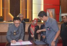 Penandatanganan Nota Kesepakatan KIA dan PPAS APBD Kalbar 2018