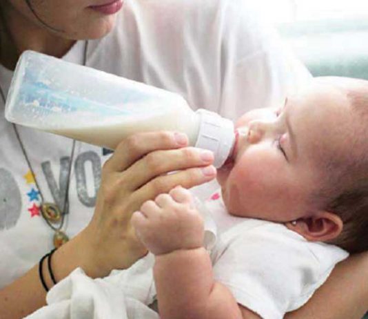 Mengenal Tanda Bayi Tak Cukup ASI dan Dampak Buat Perkembangannya