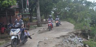 Jalan M Nawawi Nyaris Putus